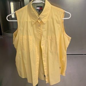 Women’s sleeveless button down shirt
